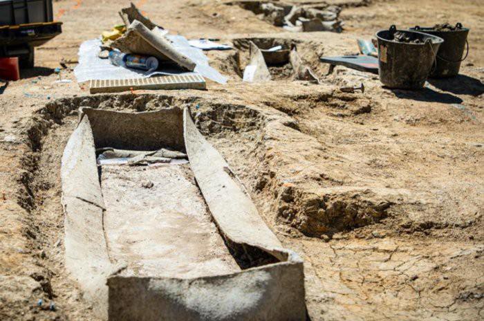 1650777287666084270.jpg mysterious-heavy-lead-coffins-of-the-ancients-picture-1-bR1M5oz2L.jpg