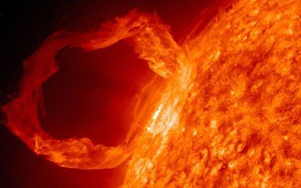 1648824648282083625.jpg what-is-solar-storm-how-solar-storm-affects-the-earth-picture-1-DOEKJeFG0.jpg