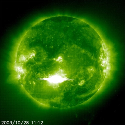 1648824664264091107.jpg what-is-solar-storm-how-solar-storm-affects-the-earth-picture-2-1as56kgNe.jpg