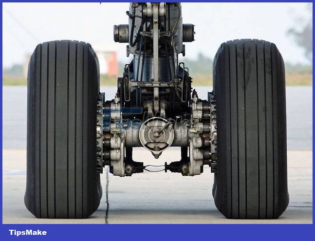 1655051071755099671.jpg surprising-facts-about-aircraft-tires-not-everyone-knows-picture-3-ku8DUaQA7.jpg