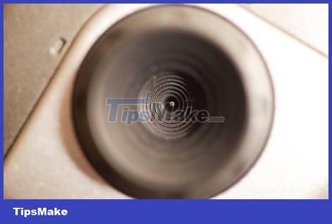 1649944093245075955.jpg how-to-detect-hidden-cameras-in-hotel-rooms-picture-5-v3a2TEEyF.jpg