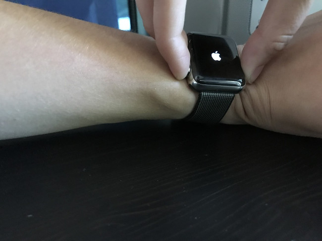 1647262745935082502.jpg how-to-start-and-reset-apple-watch-picture-2-BdhWVwzcd.jpg